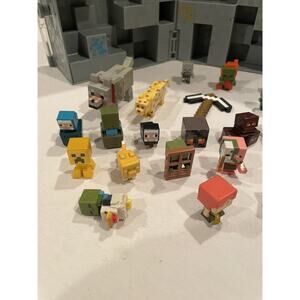 Minecraft STORAGE CUBE w/ 32 FIGURES Collector Carry Display Case Lot